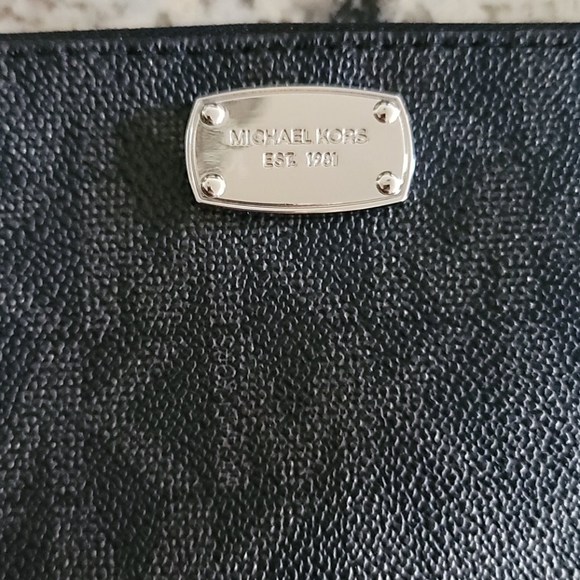 Michael Kors Signature Fanny Pack - Picture 6 of 6